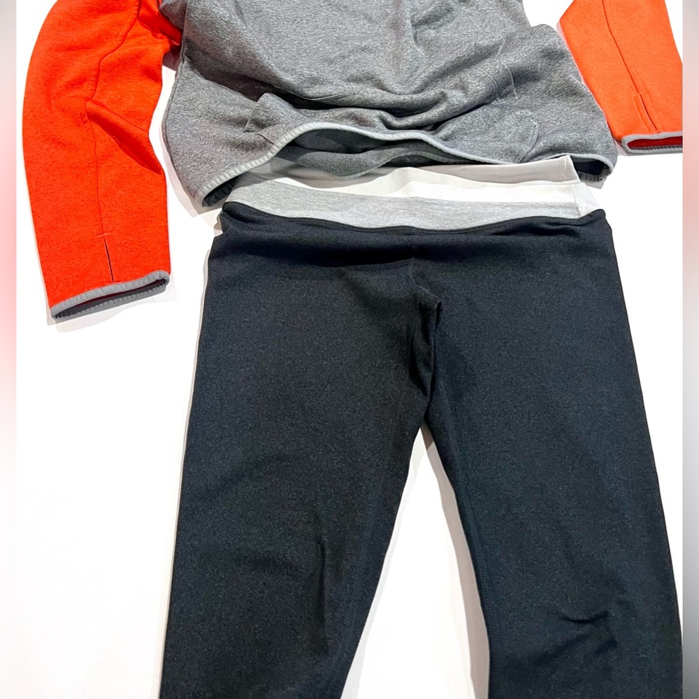 Lululemon Athletica Black and Gray active style leggings low rise runners